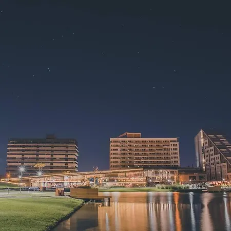 Studio Contemporaneo No Parque Una Com Garagem Pelotas Exterior photo